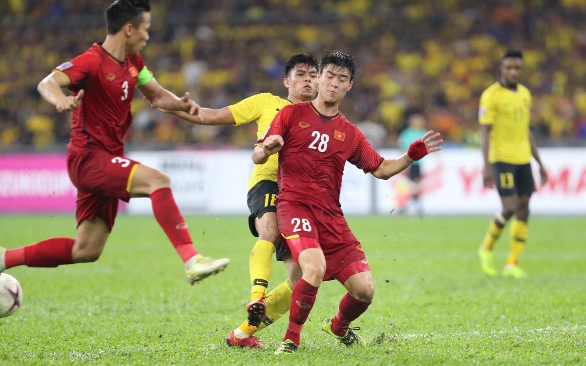 Dinh Trong and his teammates clashed against Malaysia 0