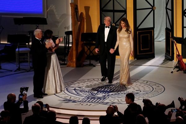 Donald Trump and his wife pay tribute to major donors 2