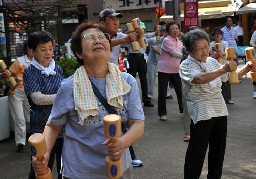 'Mistletoe' children take the burden off of Japan's elderly 0