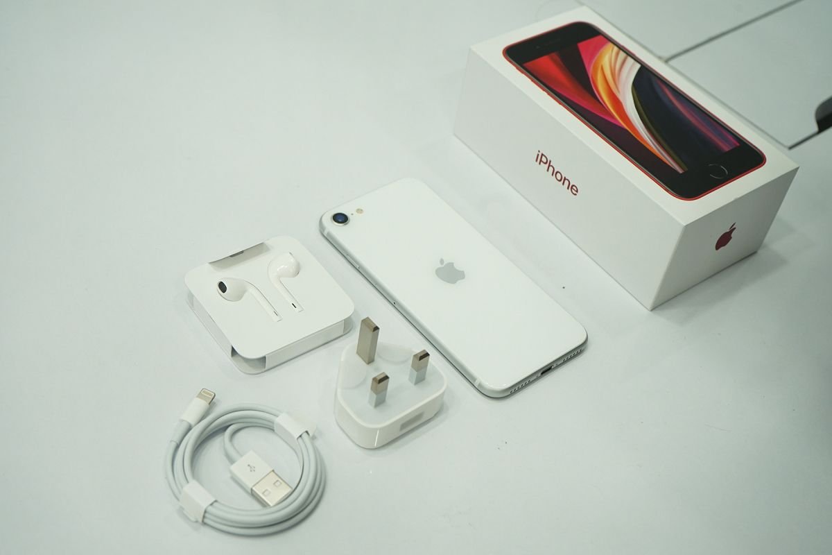 First iPhone SE 2020 arrives in Vietnam 0