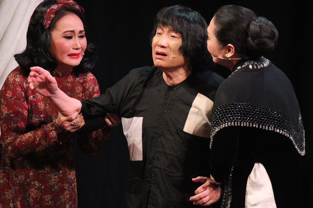 Meritorious Artist Minh Vuong is cheered for his reappearance in 'Miss Luu's Life' 0